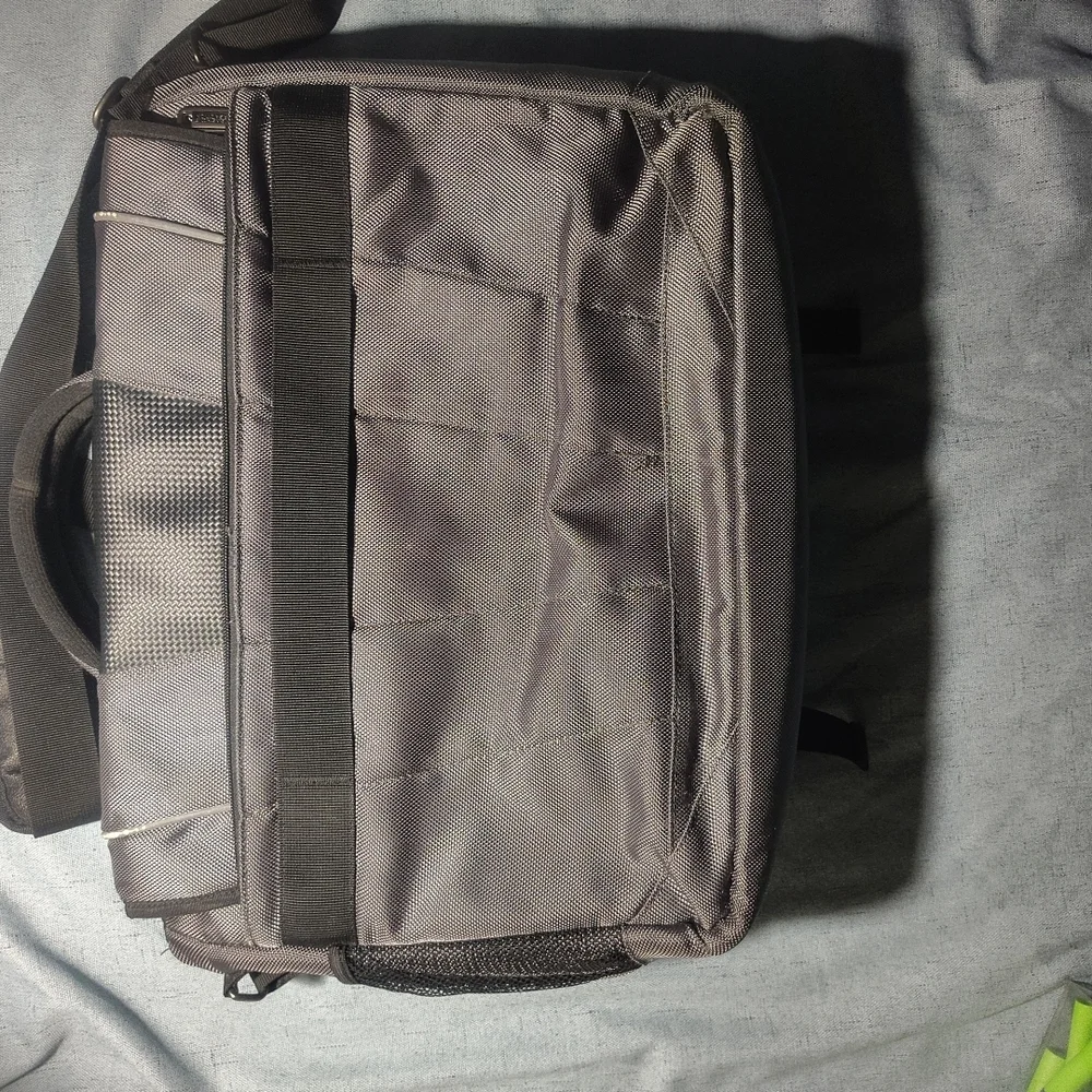 Kenneth Cole Reaction Gray Laptop Messenger Bag